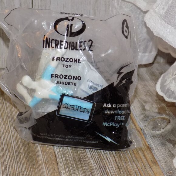 INCERDIABLES 2 McDonalds Toy Unopen Package CAKE TOPPER - Picture 4 of 6